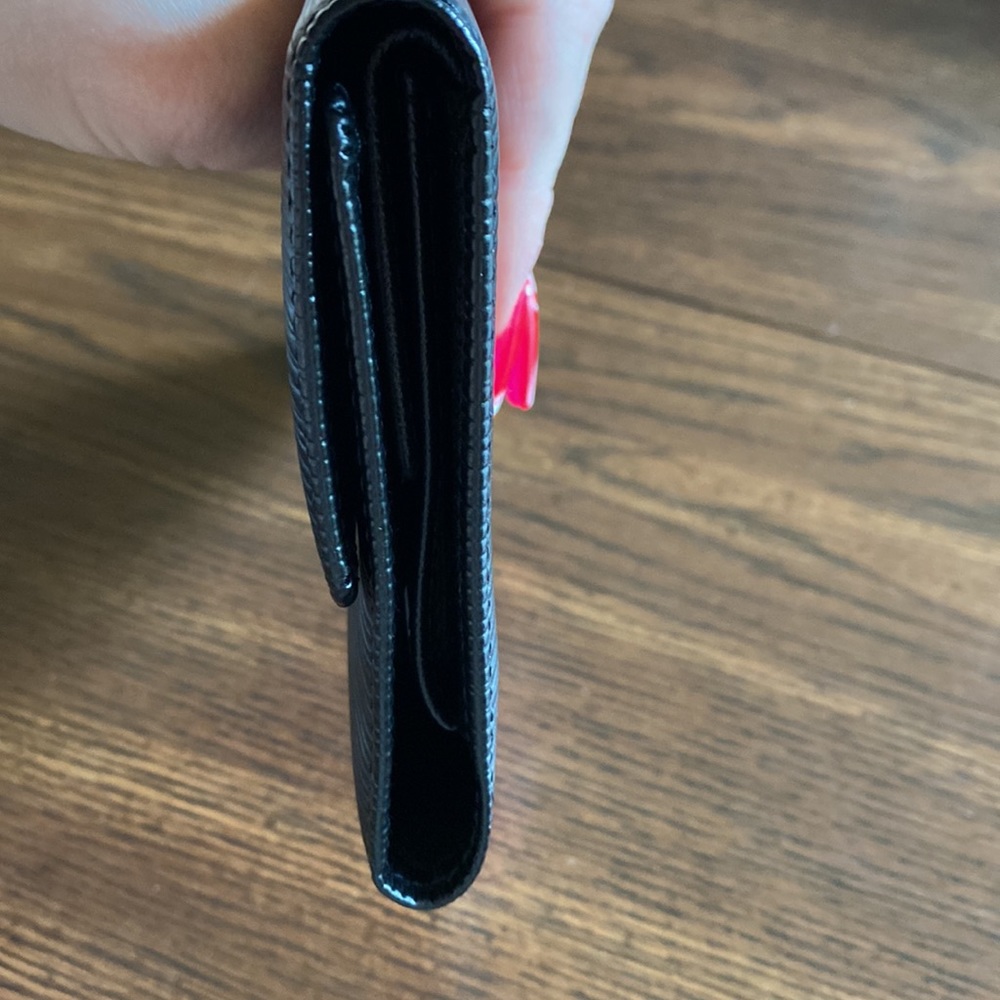 Authentic Louis Vuitton black epi wallet. Gently used no wear - Picture 4 of 8